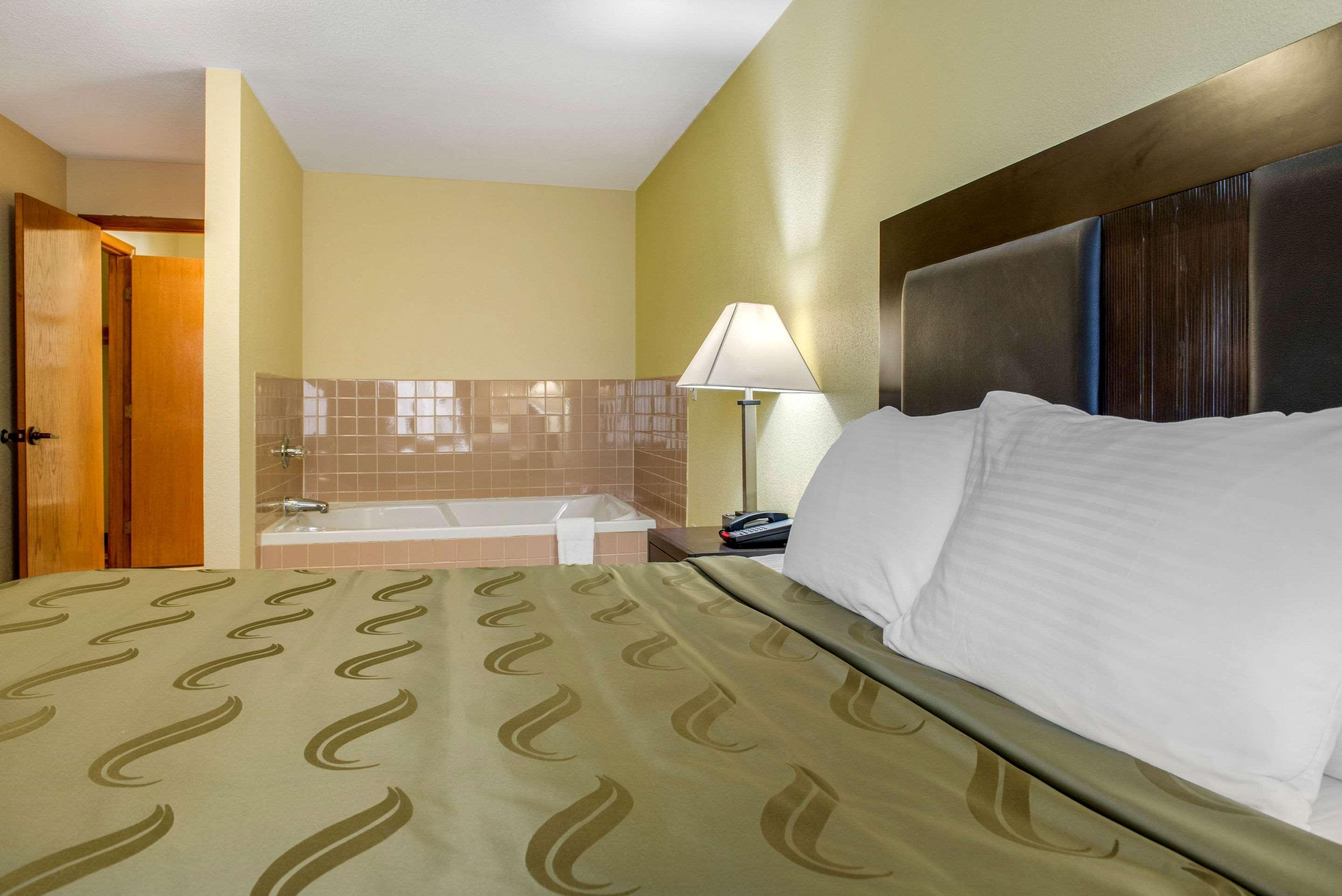 Quality Inn Bloomington Near University Dış mekan fotoğraf